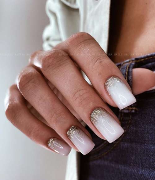 Manucure brillante 2022: photo du nouveau design des ongles