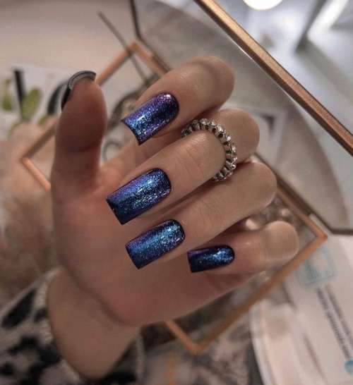 Manucure brillante 2022: photo du nouveau design des ongles