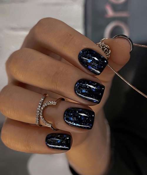 Manucure brillante 2022: photo du nouveau design des ongles