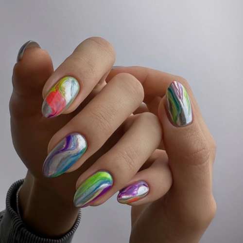 Manucure brillante 2022: photo du nouveau design des ongles