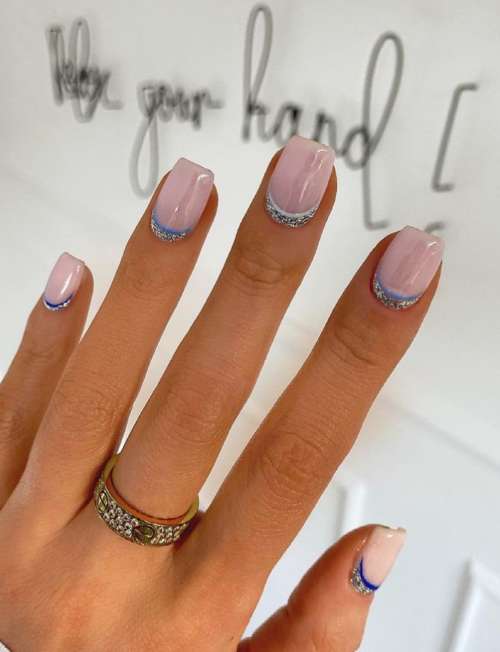 Manucure brillante 2022: photo du nouveau design des ongles