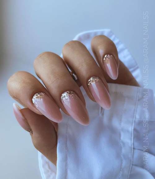 Manucure brillante 2022: photo du nouveau design des ongles