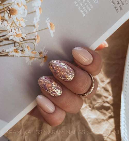 Manucure brillante 2022: photo du nouveau design des ongles