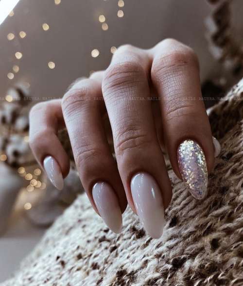 Manucure brillante 2022: photo du nouveau design des ongles