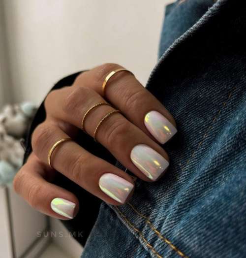 Manucure brillante 2022: photo du nouveau design des ongles