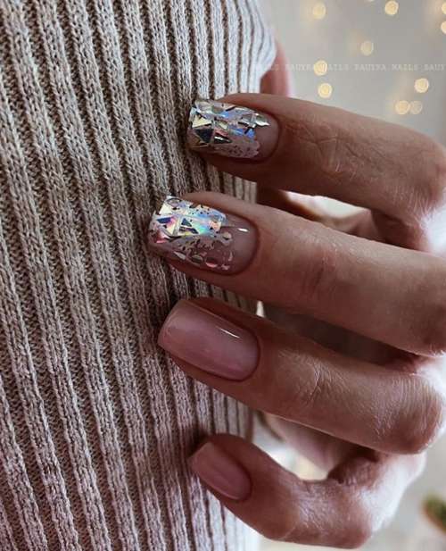 Manucure brillante 2022: photo du nouveau design des ongles