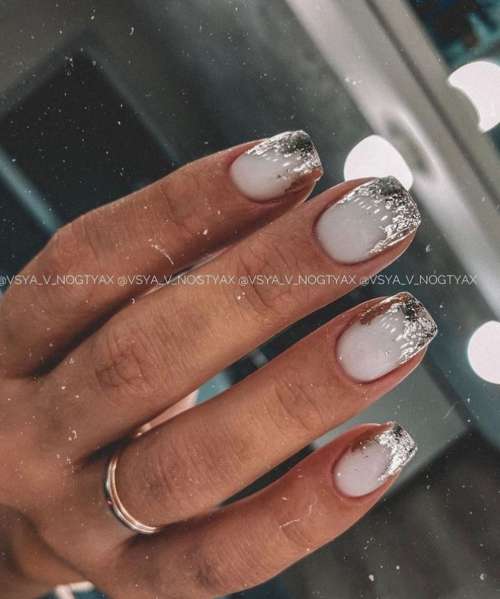 Manucure brillante 2022: photo du nouveau design des ongles