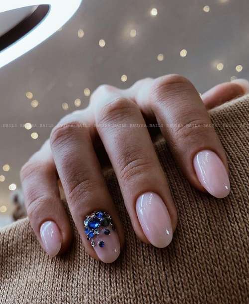 Manucure brillante 2022: photo du nouveau design des ongles