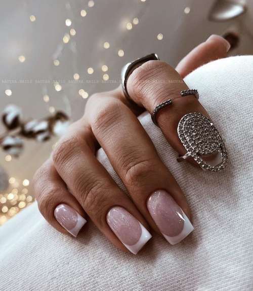 Manucure brillante 2022: photo du nouveau design des ongles