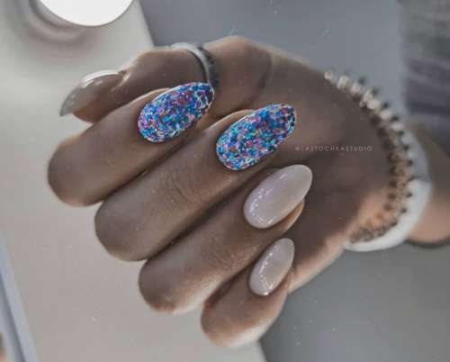 Manucure brillante 2022: photo du nouveau design des ongles