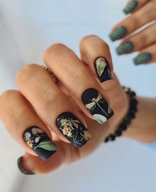 Manucure brillante 2022: photo du nouveau design des ongles