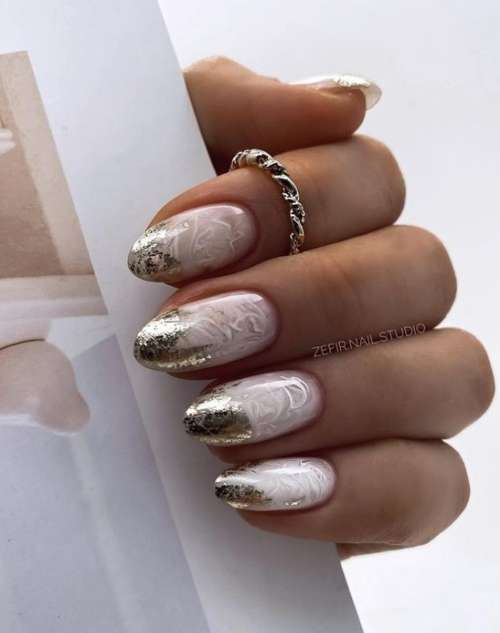 Manucure brillante 2022: photo du nouveau design des ongles