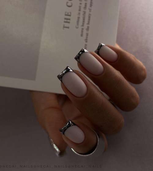 Manucure brillante 2022: photo du nouveau design des ongles