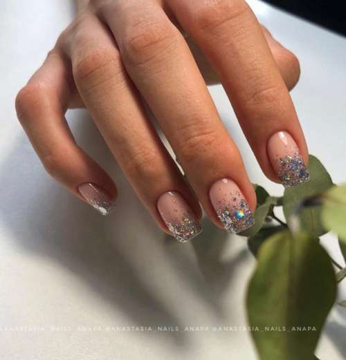 Manucure brillante 2022: photo du nouveau design des ongles