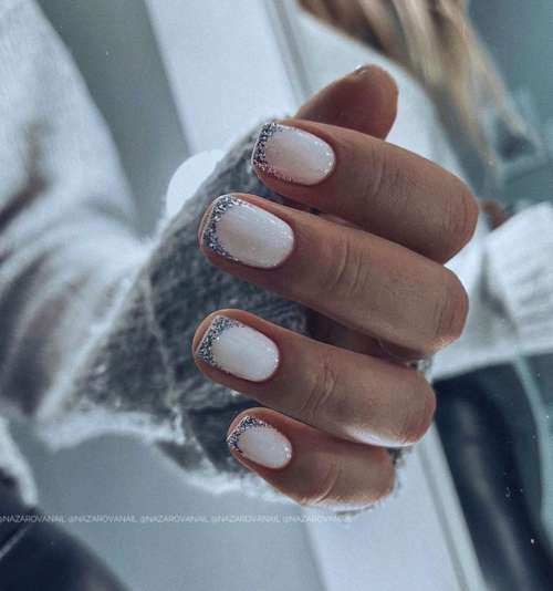 Manucure brillante 2022: photo du nouveau design des ongles