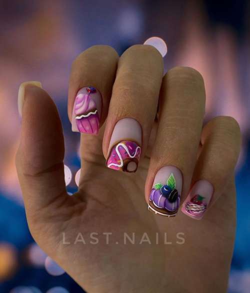 Dessins de fruits dans les tons lilas