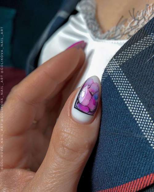 Manucure violette avec design: nouveautés, photo 2022