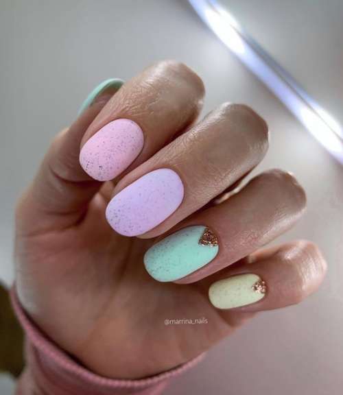 Manucure pastel multicolore