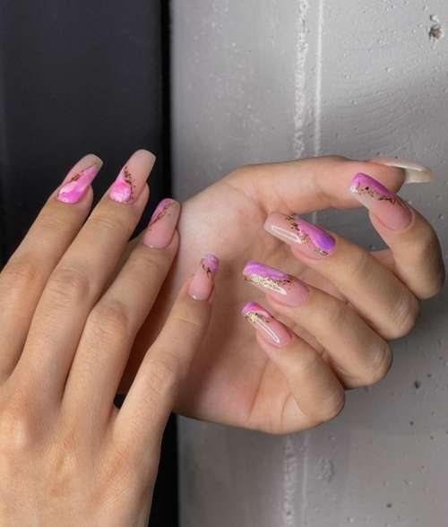 Manucure violette avec design: nouveautés, photo 2022