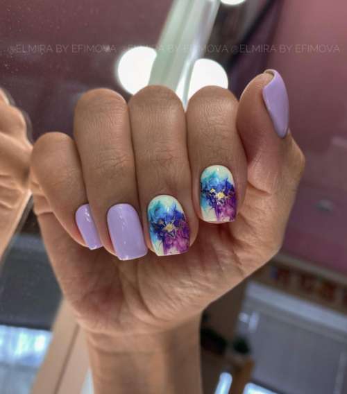 Manucure violette avec design: nouveautés, photo 2022