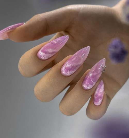 Manucure violette avec design: nouveautés, photo 2022