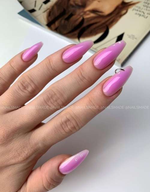 Manucure violette avec design: nouveautés, photo 2022