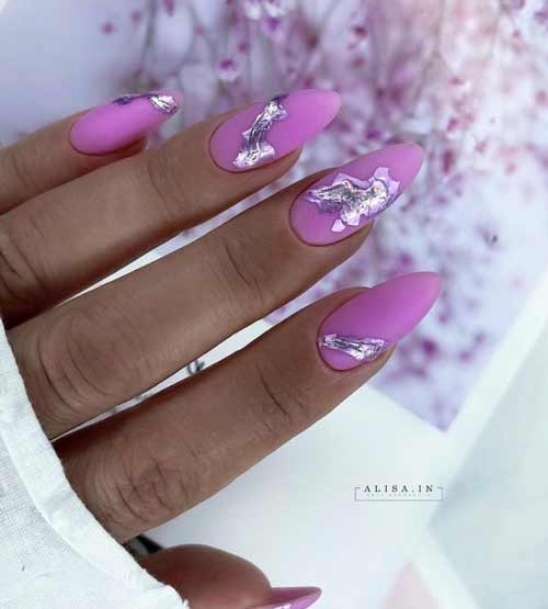 longs ongles violets