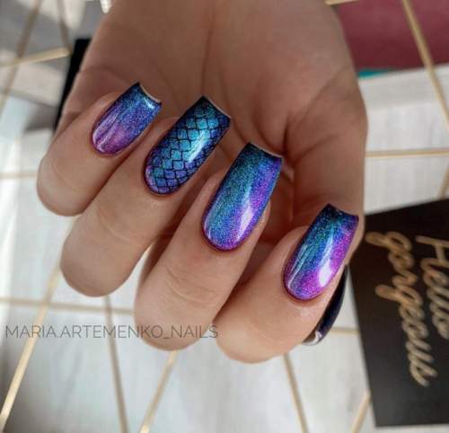 Ongles violets design oeil de chat