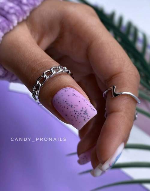 Manucure violette avec design 2022: photos, actualités mode