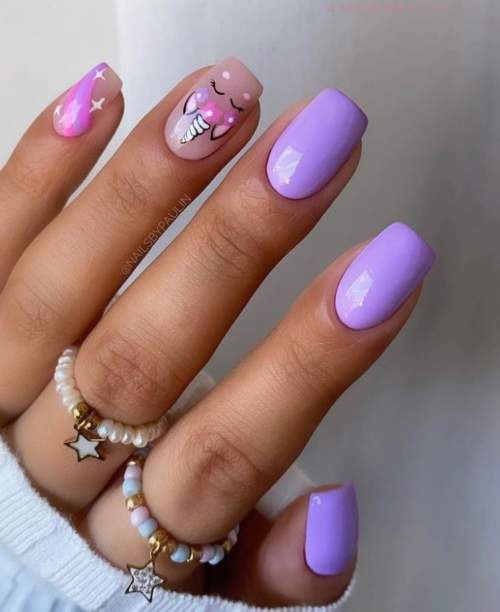 Manucure violette avec design 2022: photos, actualités mode