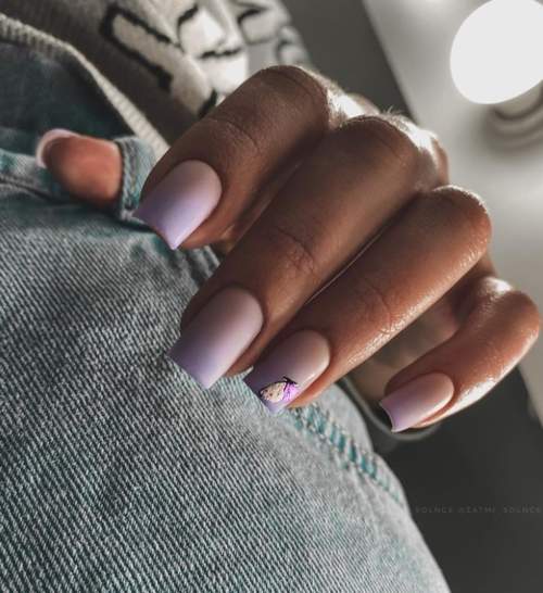 Manucure violette avec design 2022: photos, actualités mode