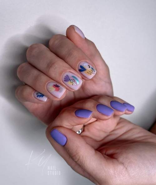 Manucure violette avec design 2022: photos, actualités mode