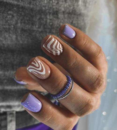 Manucure violette avec design 2022: photos, actualités mode
