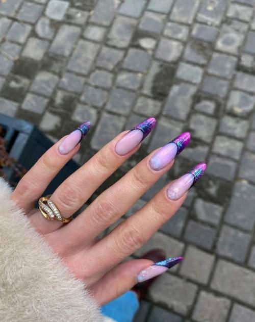 Manucure violette avec design 2022: photos, actualités mode