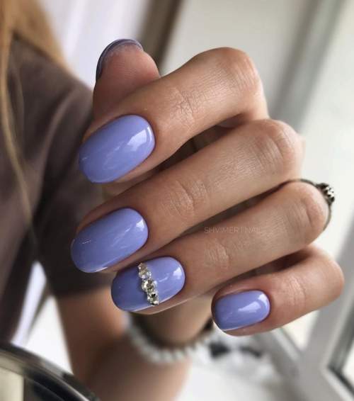 Manucure violette avec design 2022: photos, actualités mode