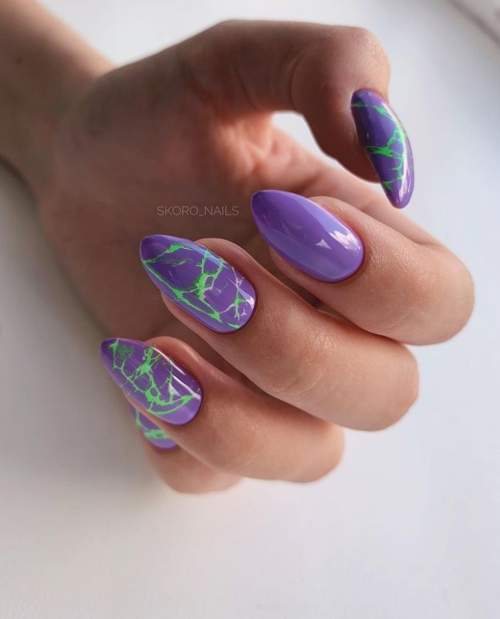 Manucure violette avec design 2022: photos, actualités mode