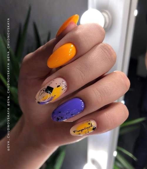 Manucure violette avec design 2022: photos, actualités mode