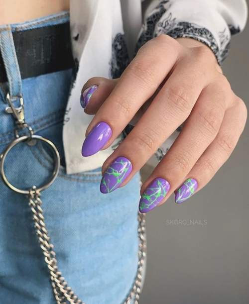 Manucure violette avec design 2022: photos, actualités mode
