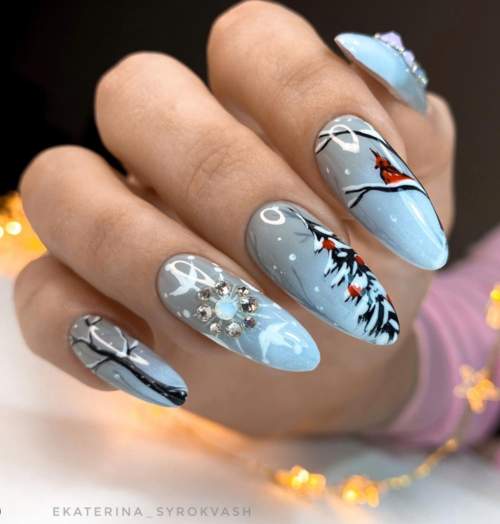 Manucure du Nouvel An ongles longs bleus