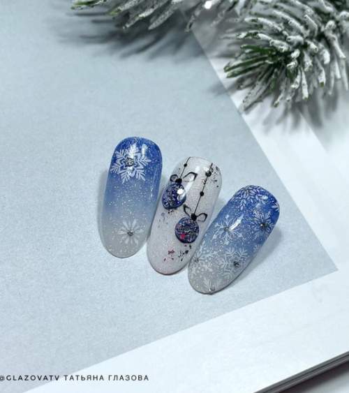 Manucure bleue du Nouvel An: nouveautés 2022, photos, idées de design
