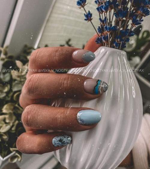 Manucure bleue du Nouvel An: nouveautés 2022, photos, idées de design