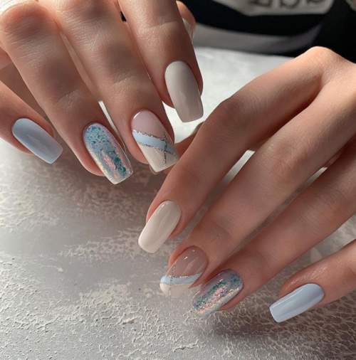 Conception d'ongles bleus du Nouvel An