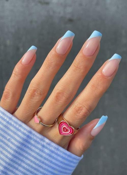 Manucure bleue du Nouvel An: nouveautés 2022, photos, idées de design