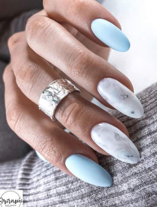 Manucure du Nouvel An blanc et bleu