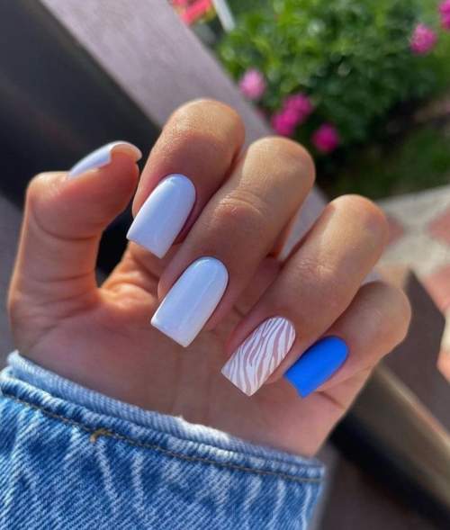 Manucure bleue du Nouvel An: nouveautés 2022, photos, idées de design