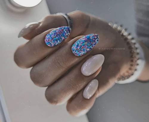 Manucure bleue du Nouvel An: nouveautés 2022, photos, idées de design