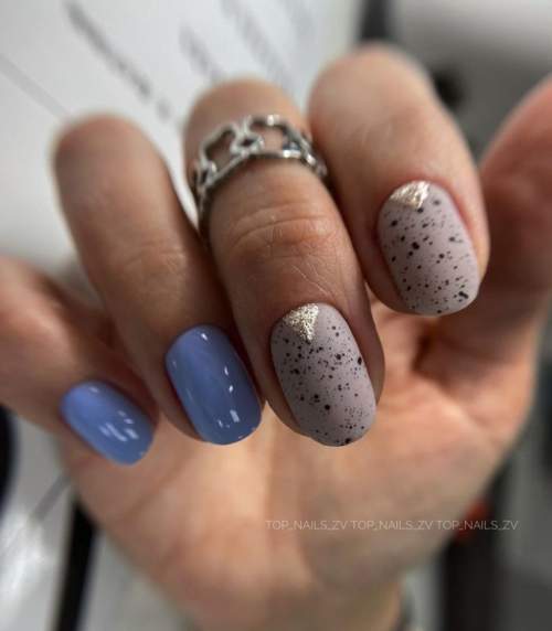 Manucure bleue du Nouvel An: nouveautés 2022, photos, idées de design