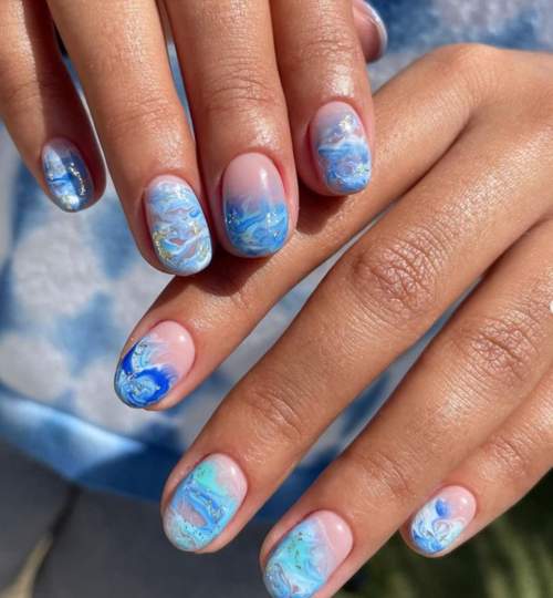 Manucure bleue du Nouvel An: nouveautés 2022, photos, idées de design
