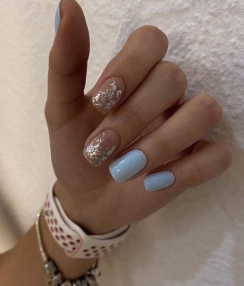 Manucure bleue du Nouvel An: nouveautés 2022, photos, idées de design