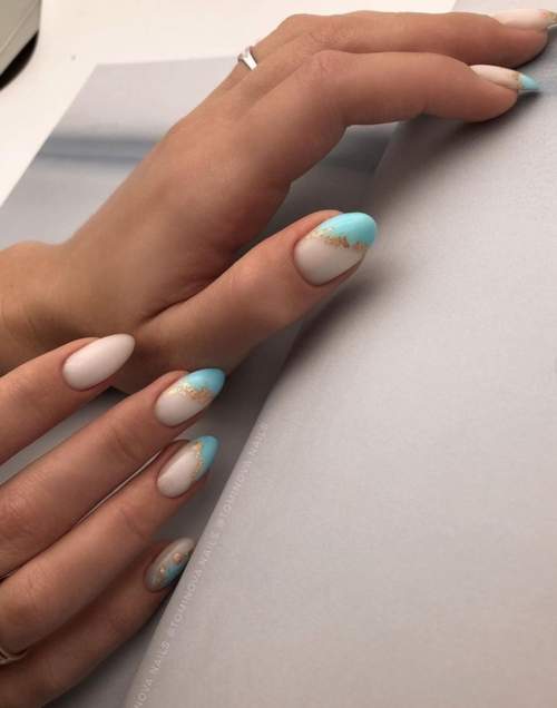 Manucure bleue du Nouvel An: nouveautés 2022, photos, idées de design